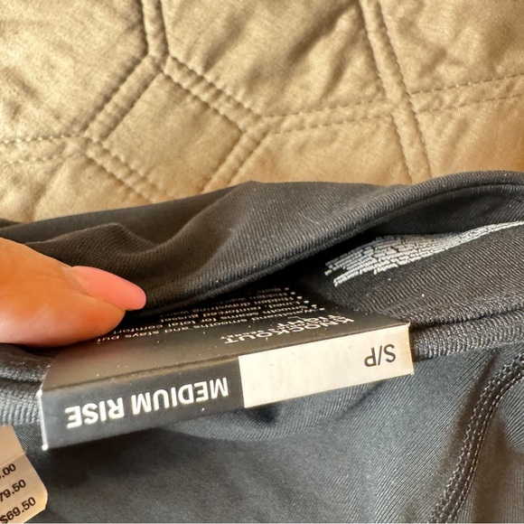 Victoria Sport Knockout Tight Women’s sz Small Black Shimmer Leggings NWT - Picture 6 of 9